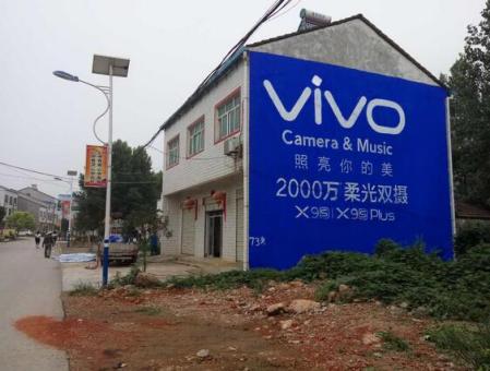 洞口刷墙广告和喷绘墙体广告哪个效果好？
