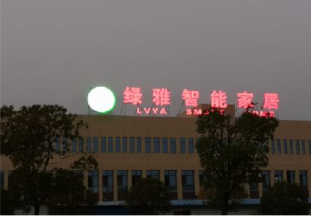 洞口楼顶冲孔发光字是怎么安装的?