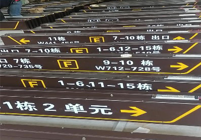 洞口广告标识中，常见的几种安装方式。