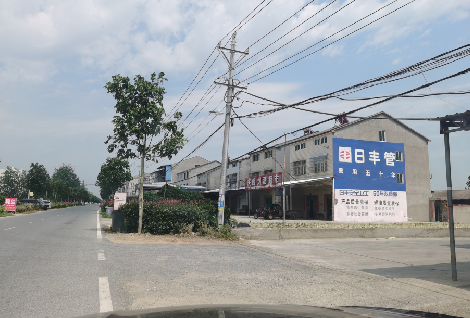 洞口如何能保证墙体广告的醒目性？