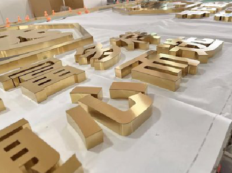 洞口拉丝不锈钢字的特点。