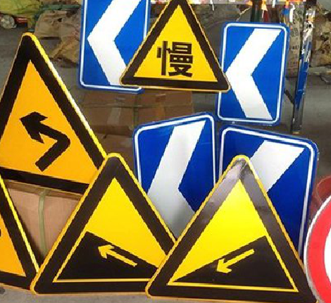 洞口标识标牌中颜色的确定是很重要的。